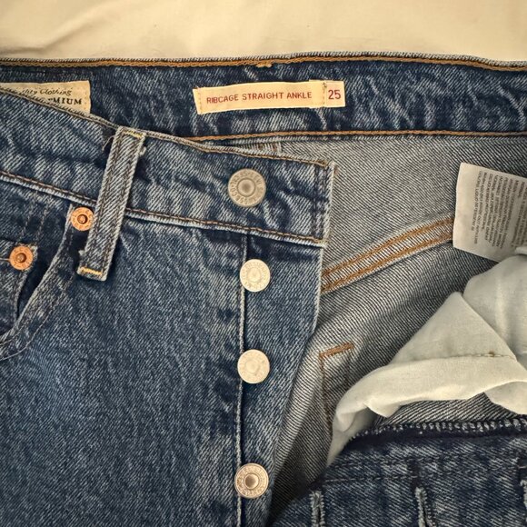 Ribcage Straight Ankle Women's Jeans - Picture 3 of 4